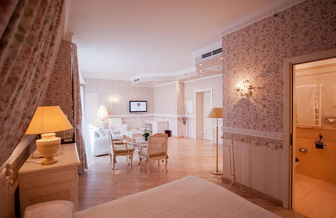 Опера Готель - The Leading Hotels of the World-1